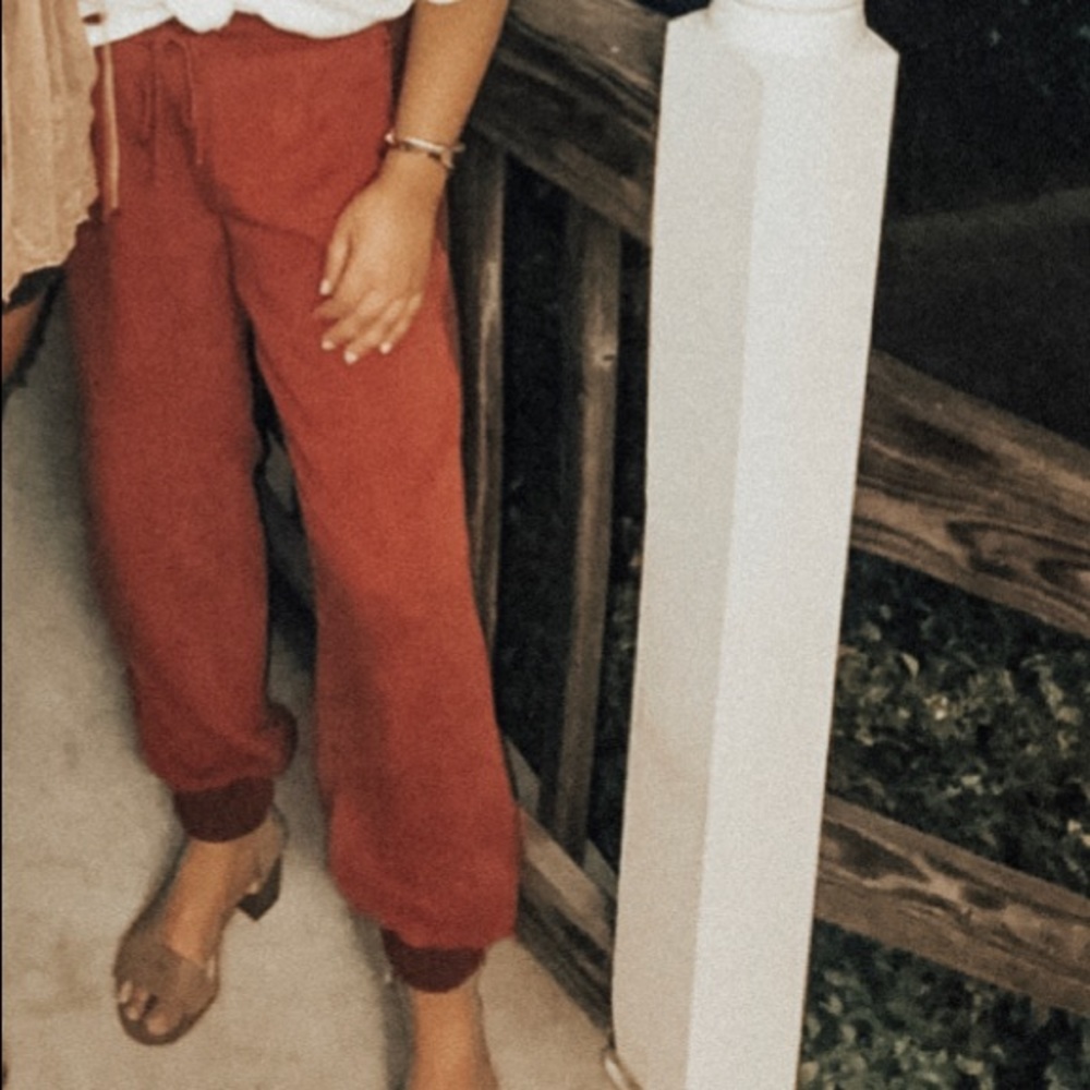 Bella Dahl crimson/ reddish joggers